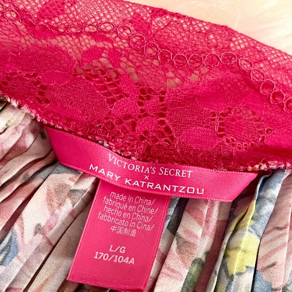 LIKE NEW !!! L Victoria Secret Mary Katrantzou Pleated Chemise Slip - Picture 8 of 8